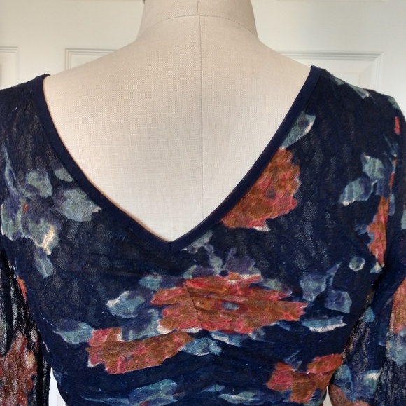 Anthropologie Meadow Rue Shirred V Neck - Picture 3 of 8